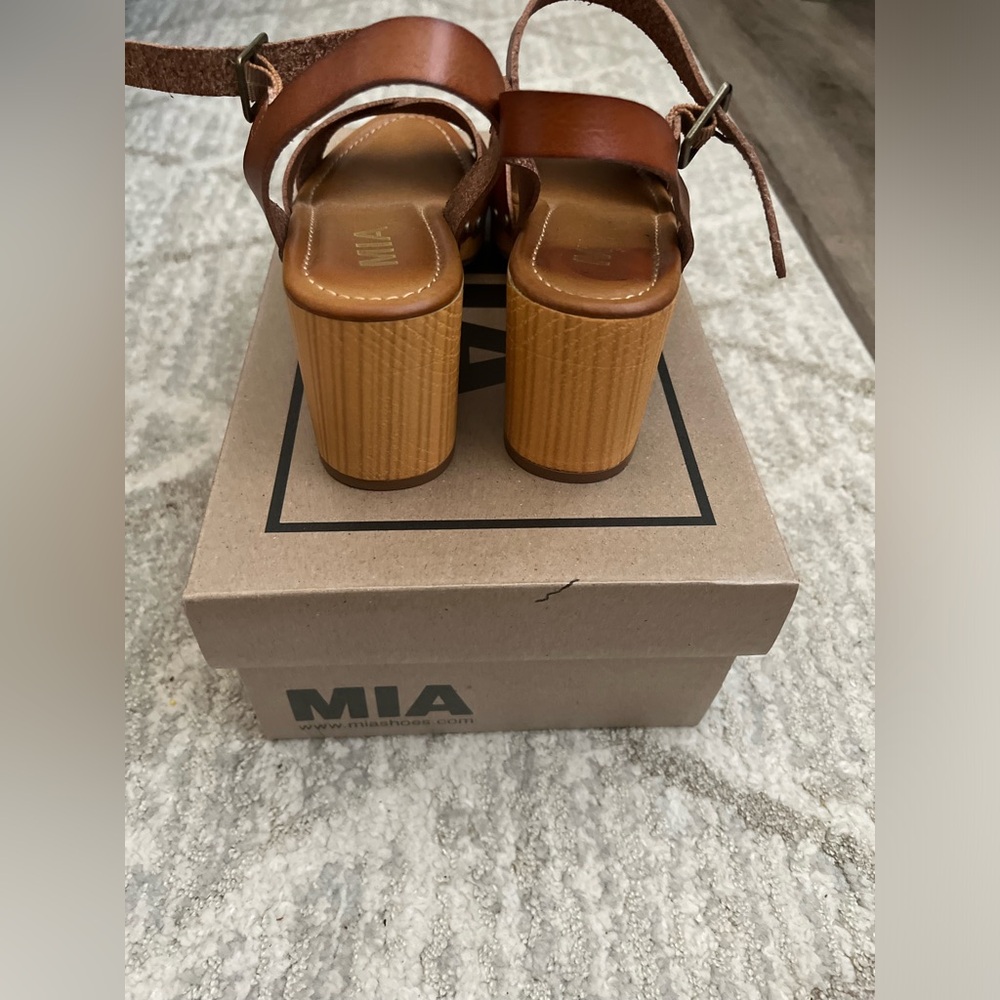 MIA Tan Cross-Strap Sandal Clogs Size 6 - Picture 6 of 7